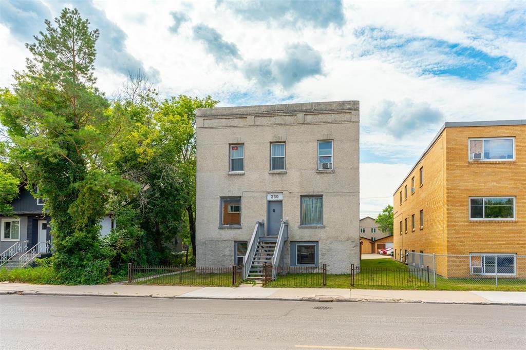 Property Photo: 250 Talbot Avenue MB R2L 0P8