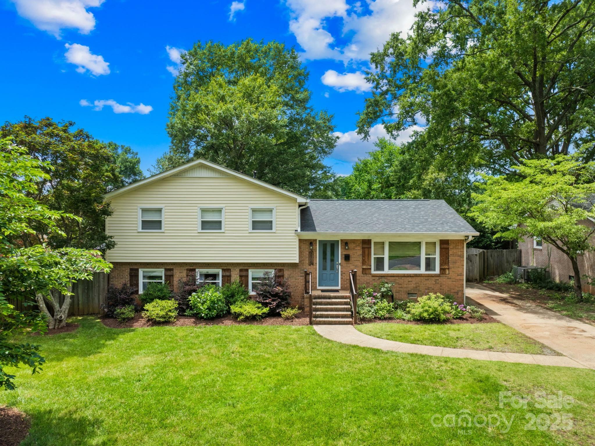 2919 Dunaire Drive  Charlotte NC 28205 photo