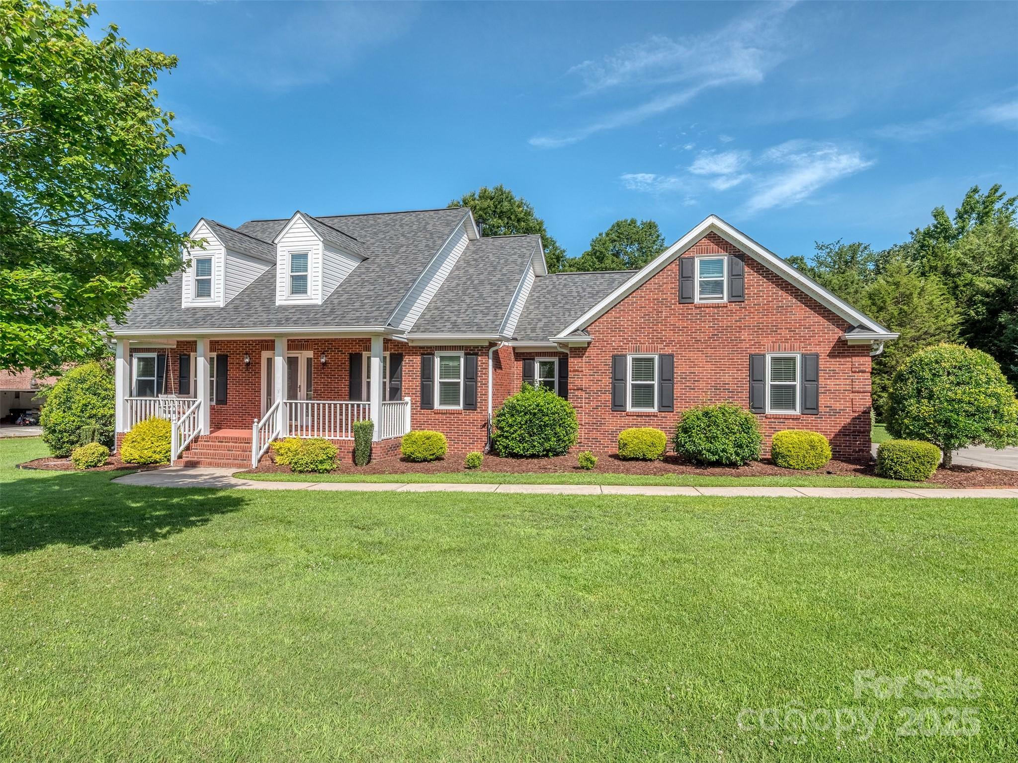 Property Photo: 908 Haddonfield Drive SC 29708