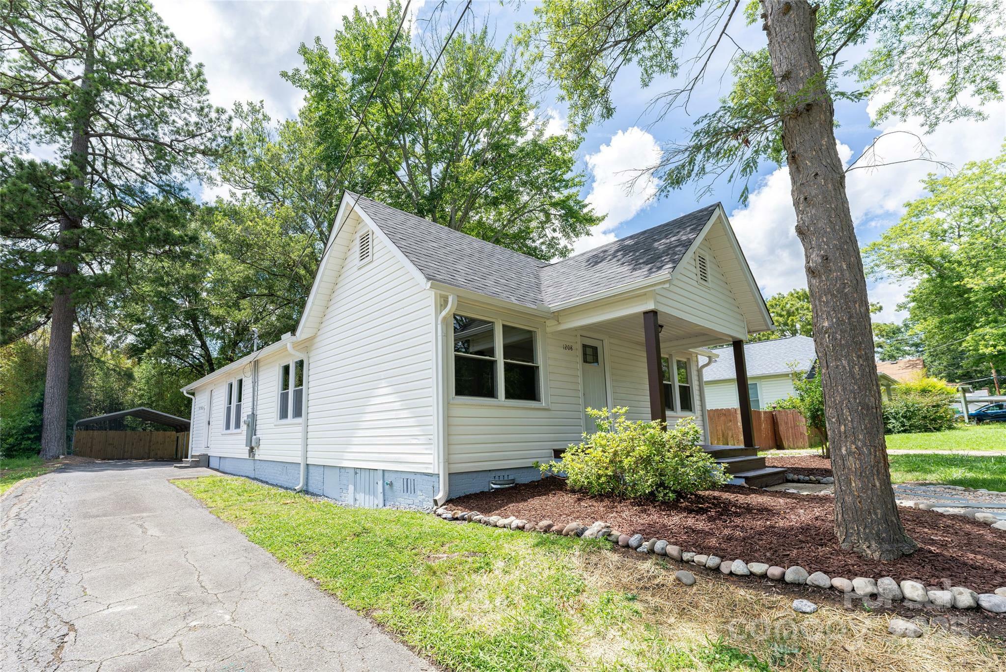 Property Photo: 1208 Martin Luther King Avenue NC 28083