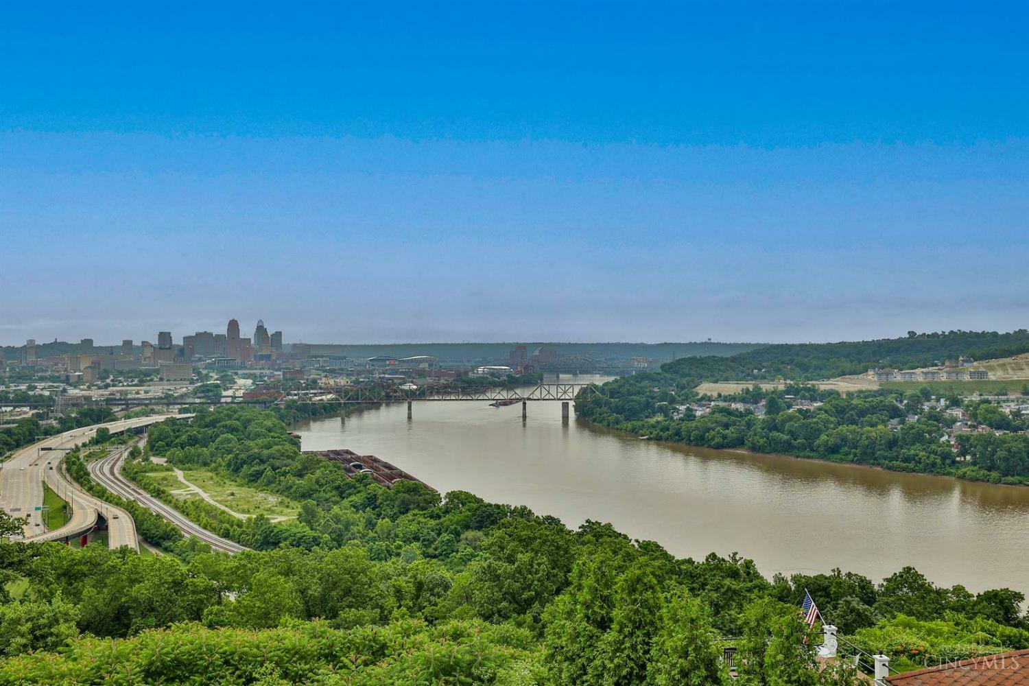 Property Photo: 542 Davenport Avenue OH 45204
