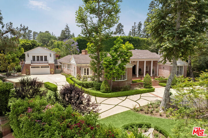 Property Photo: 1001 N Crescent Dr CA 90210