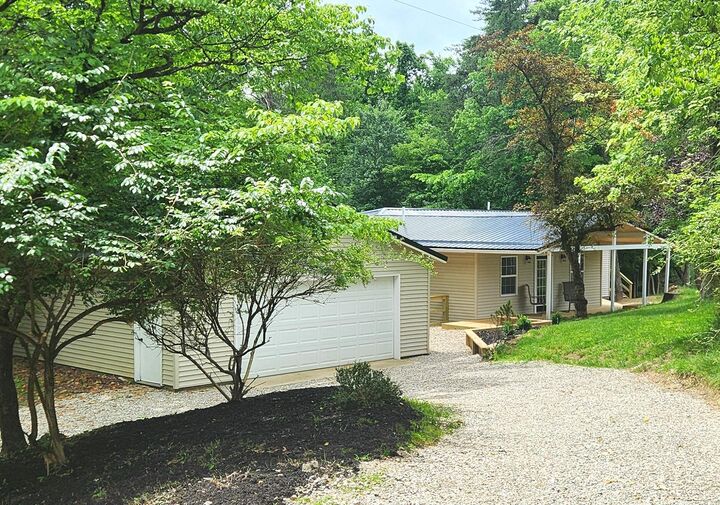429 Hide-A-Way Hills Lane  Sugar Grove OH 43155 photo