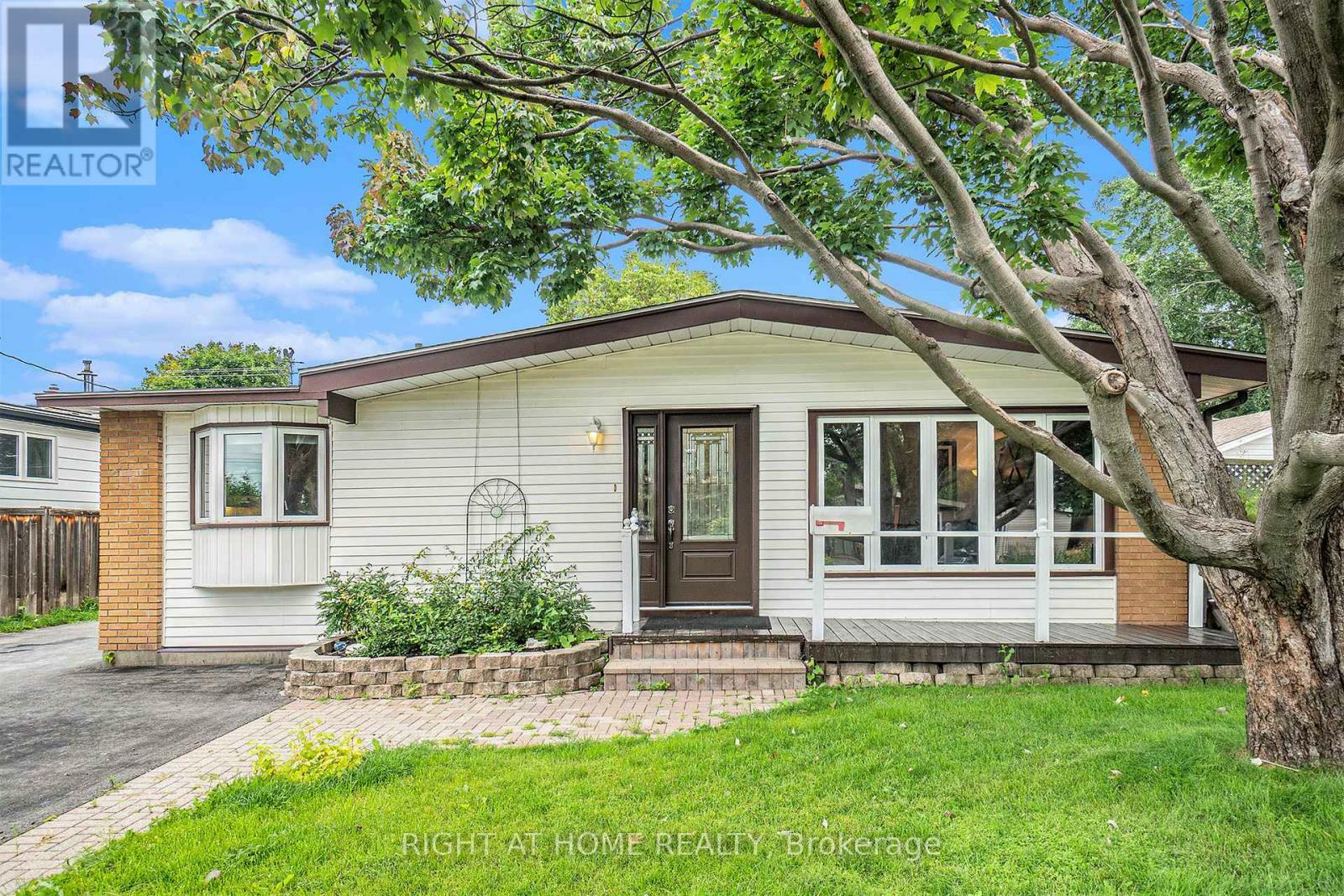 1391 Sault Street  Ottawa ON K1E 1G8 photo