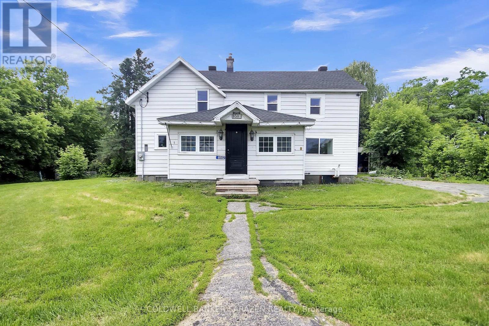 Property Photo: 8502 Bank Street ON K0A 3J0