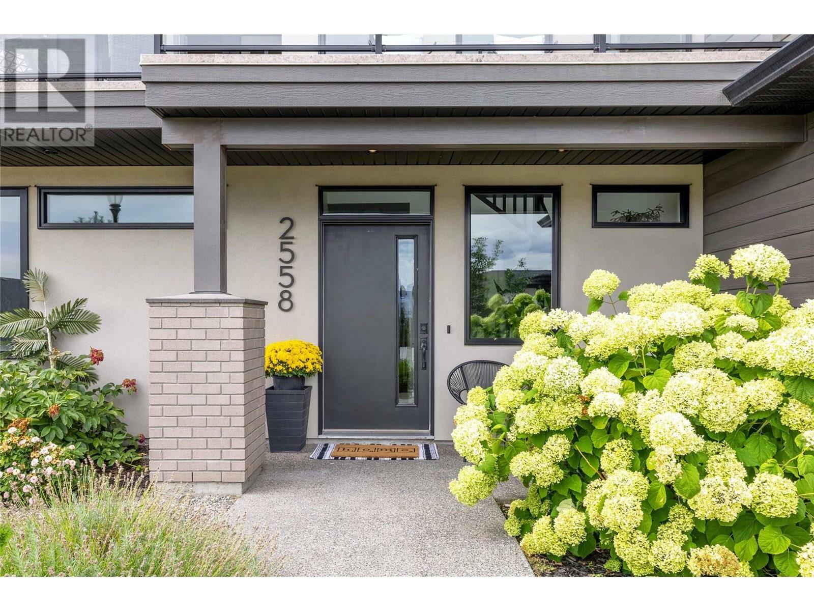 Property Photo: 2558 Crown Crest Drive BC V4T 3M6