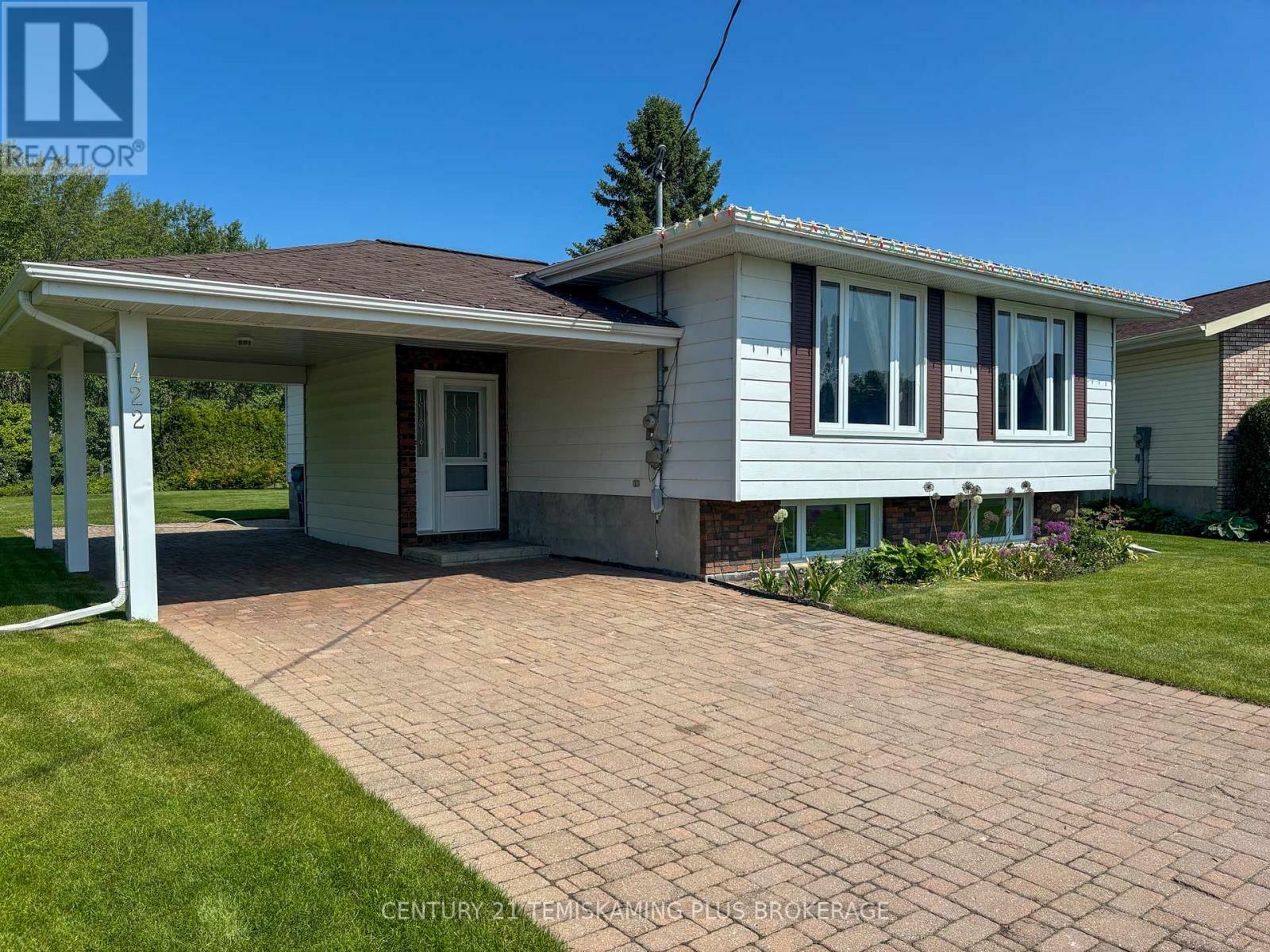 Photo de la propriété: 422 McKelvie Street ON P0J 1P0