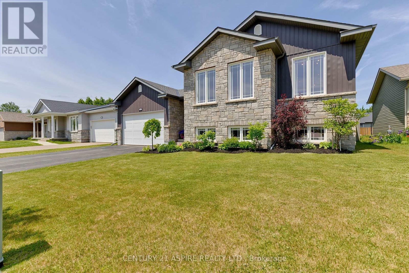 Property Photo: 543 Gardner Crescent ON K8H 0C4