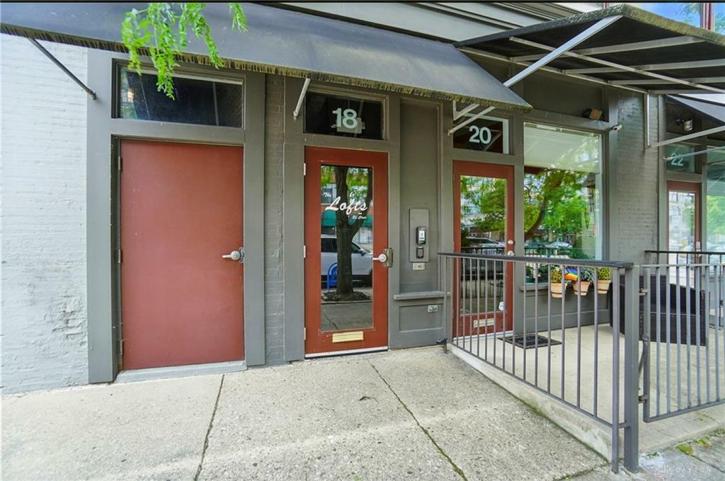 Property Photo: 18 S Saint Clair Street 203 OH 45402