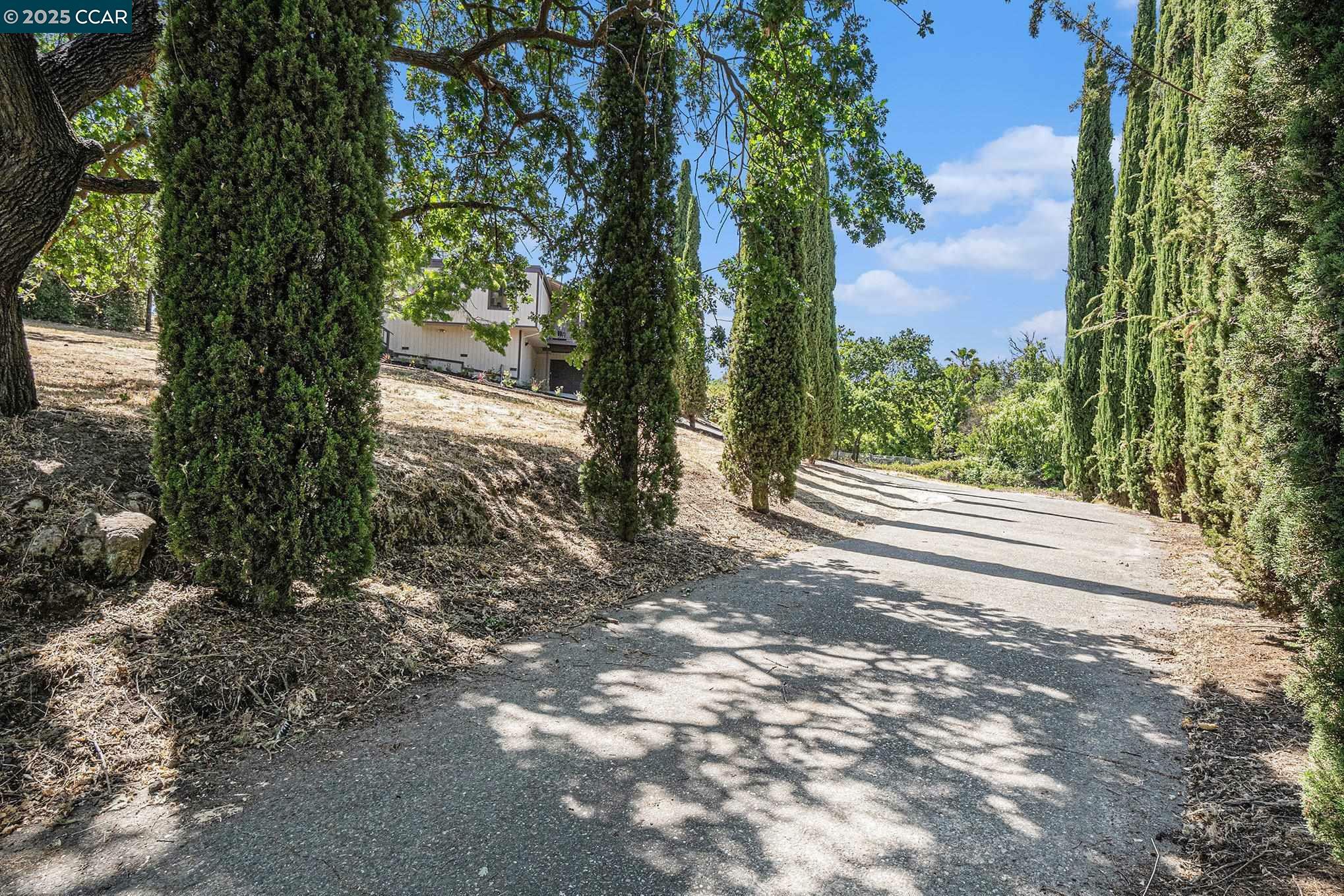 Property Photo: 122 High St CA 94553