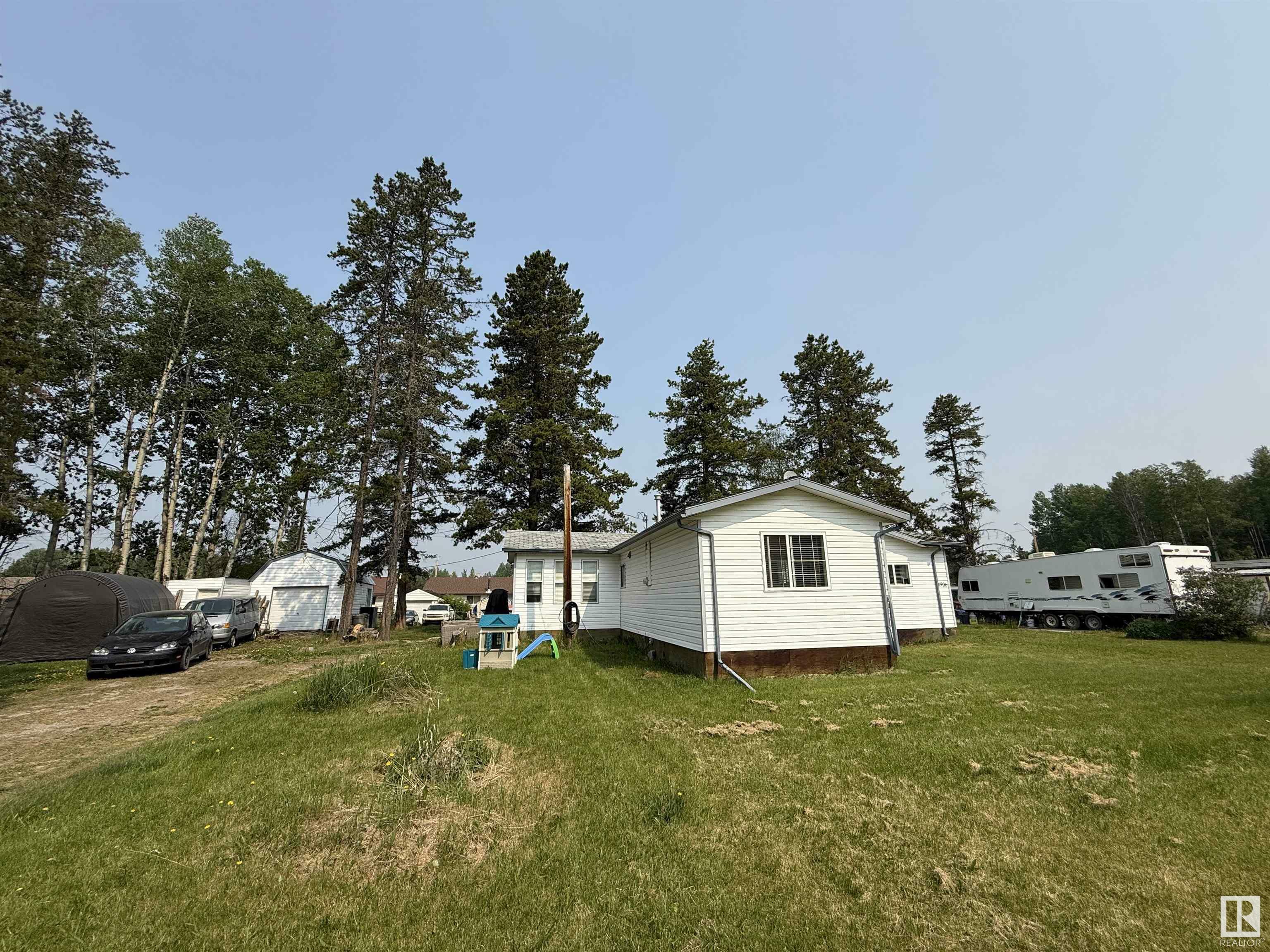 Property Photo: 4906 54 Avenue AB T0E 0K0