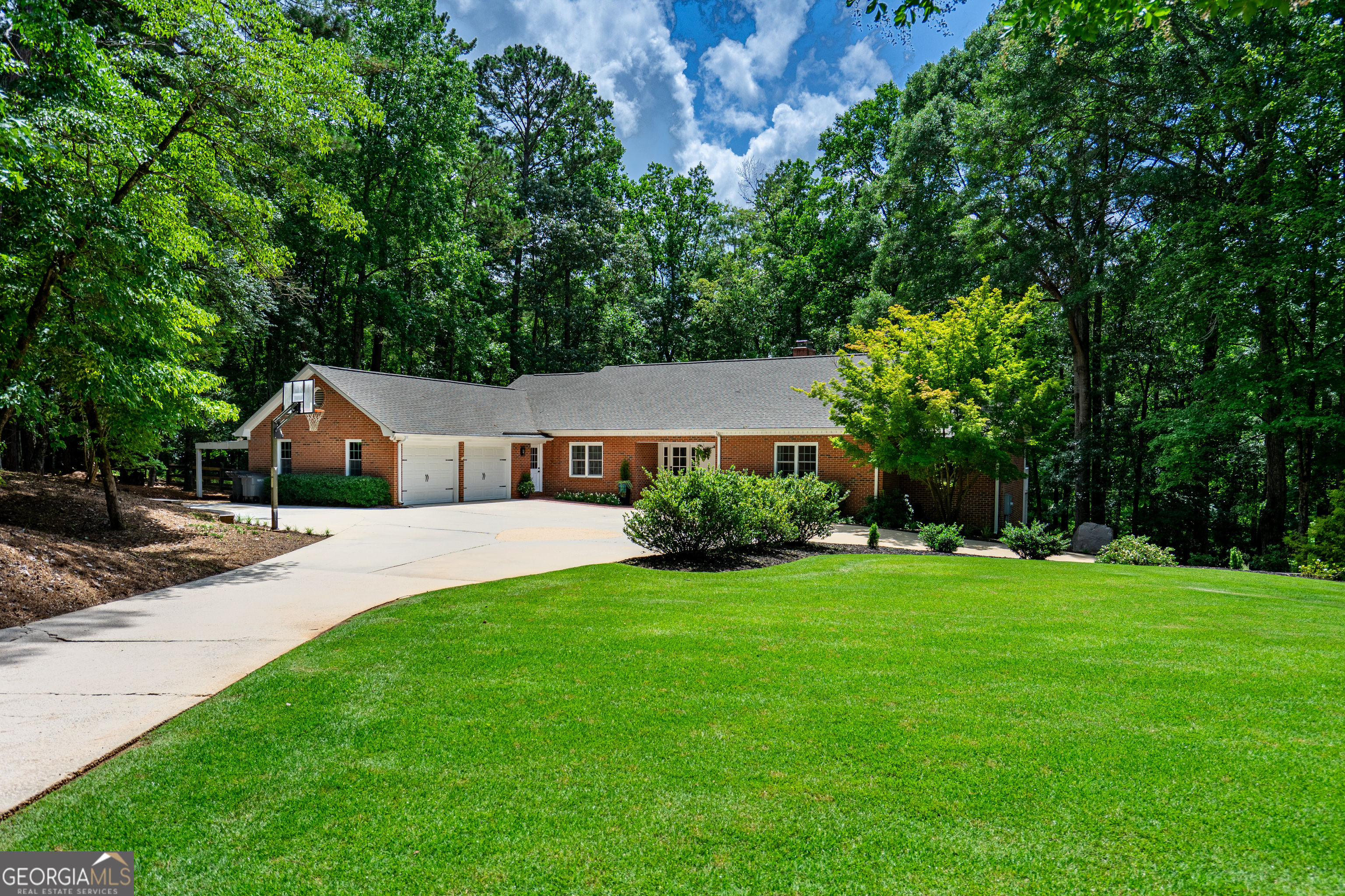 Property Photo: 103 Lakeshore Drive GA 30240