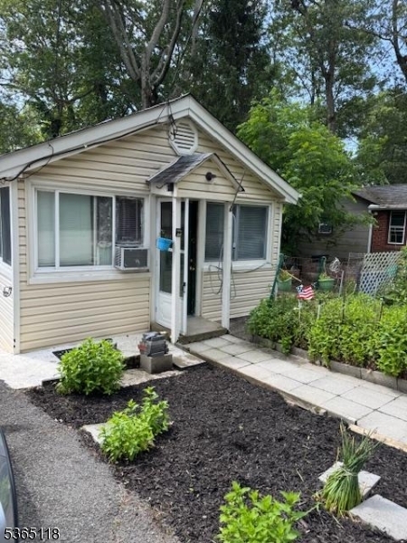 Property Photo: 8 Cornell Way NJ 07843