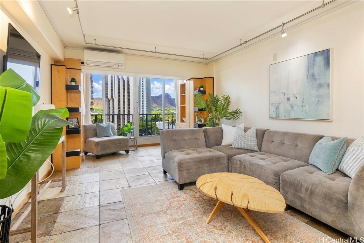303 Liliuokalani Avenue 1102  Honolulu HI 96815 photo