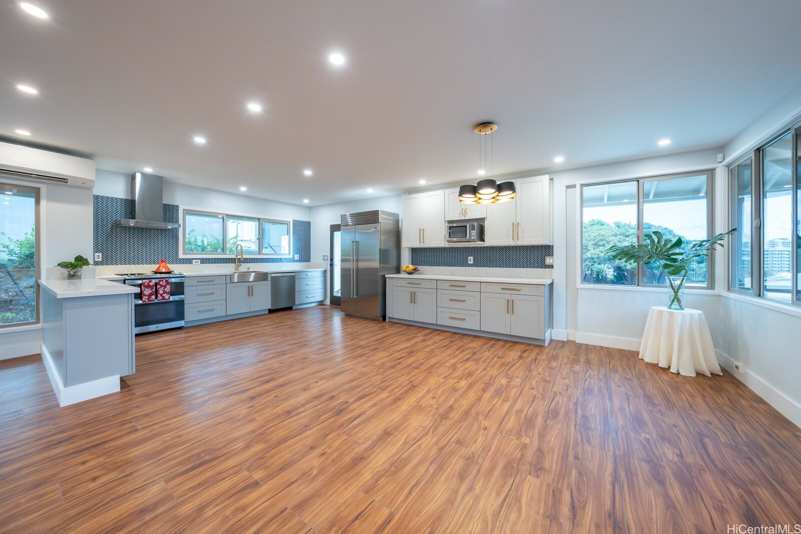 1207 Lilo Place  Honolulu HI 96822 photo