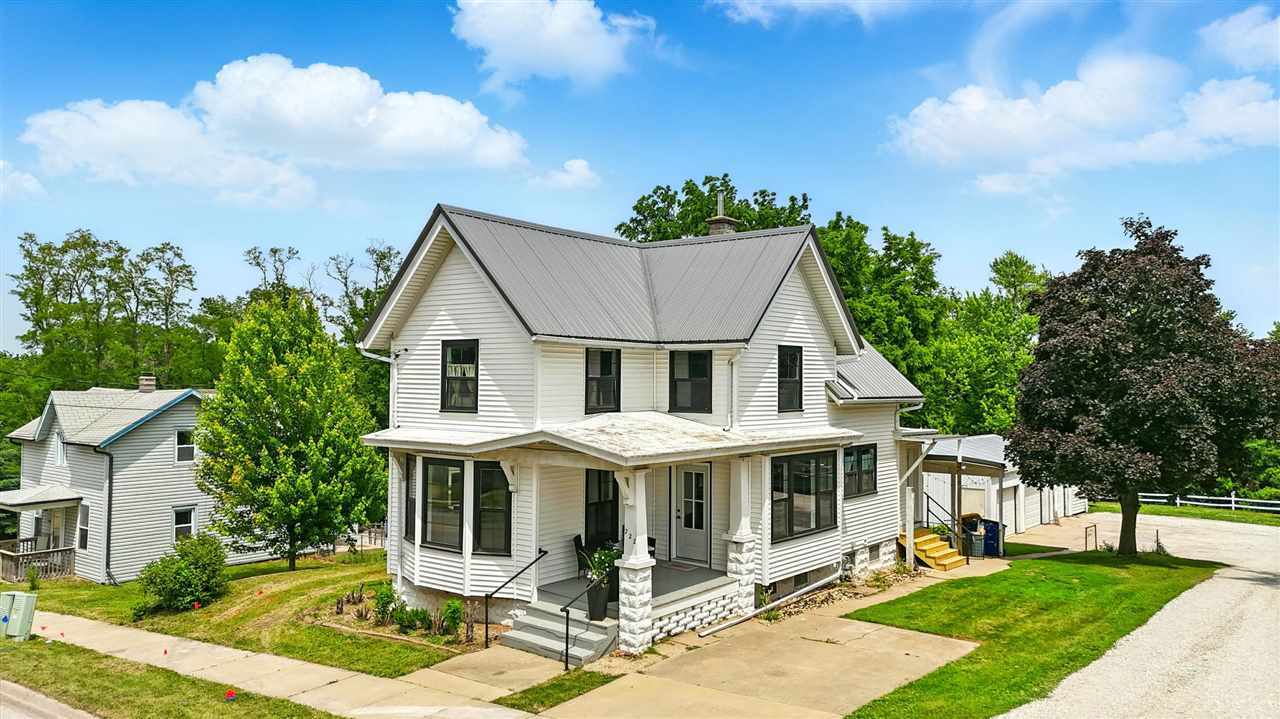 Property Photo: 222 N Market St IA 52333