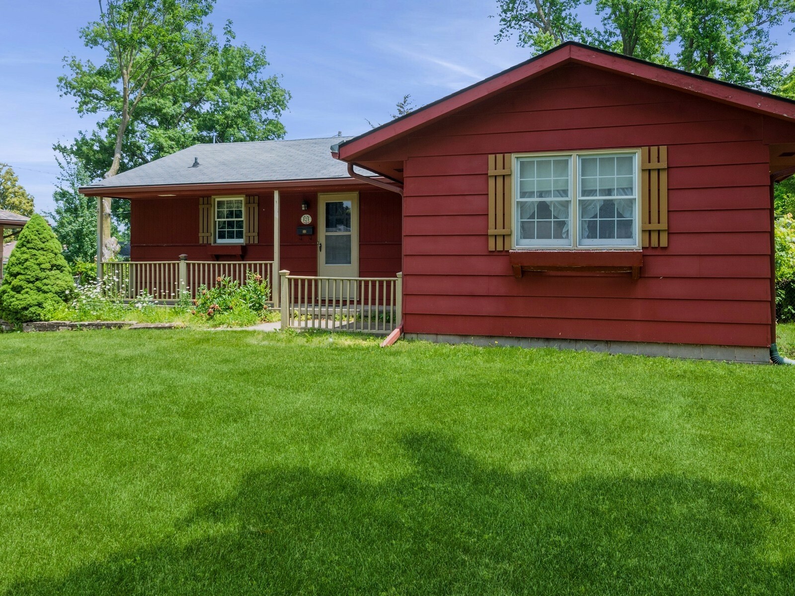 Property Photo: 829 SE Bel Aire Road IA 50021