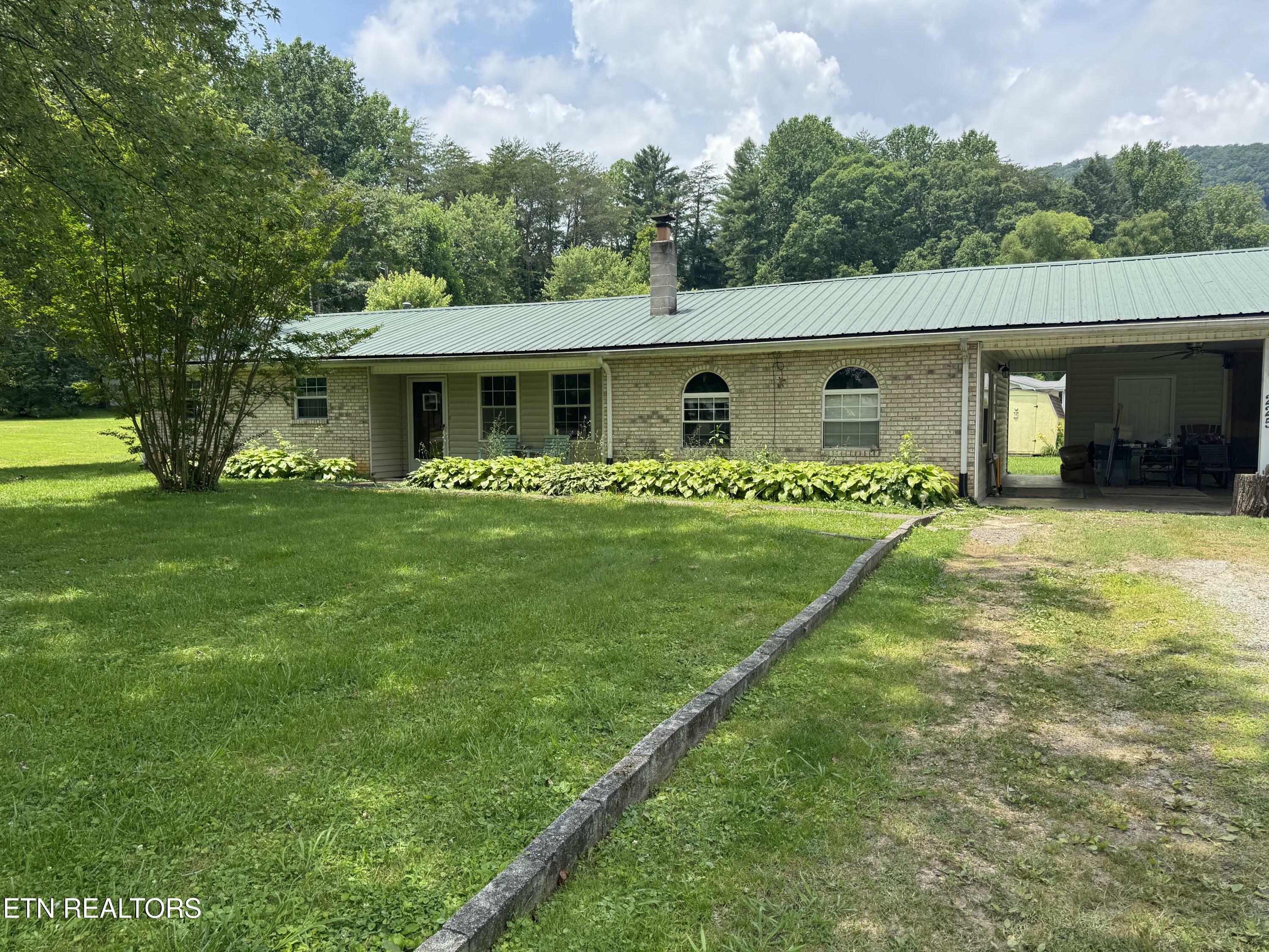 Property Photo: 225 Spring St TN 37381