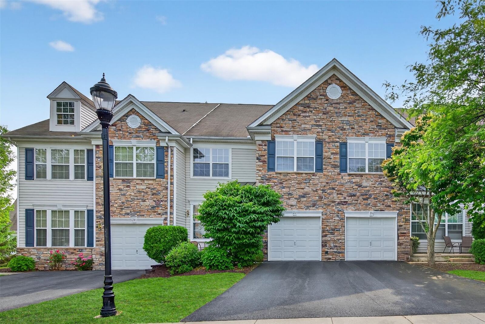 Property Photo:  22 Ford Court  NY 10950 