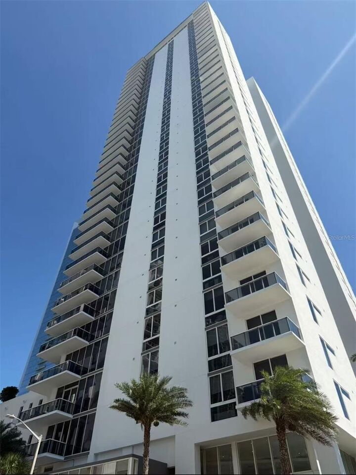 Property Photo:  600 NE 27th Street 604  FL 33137 