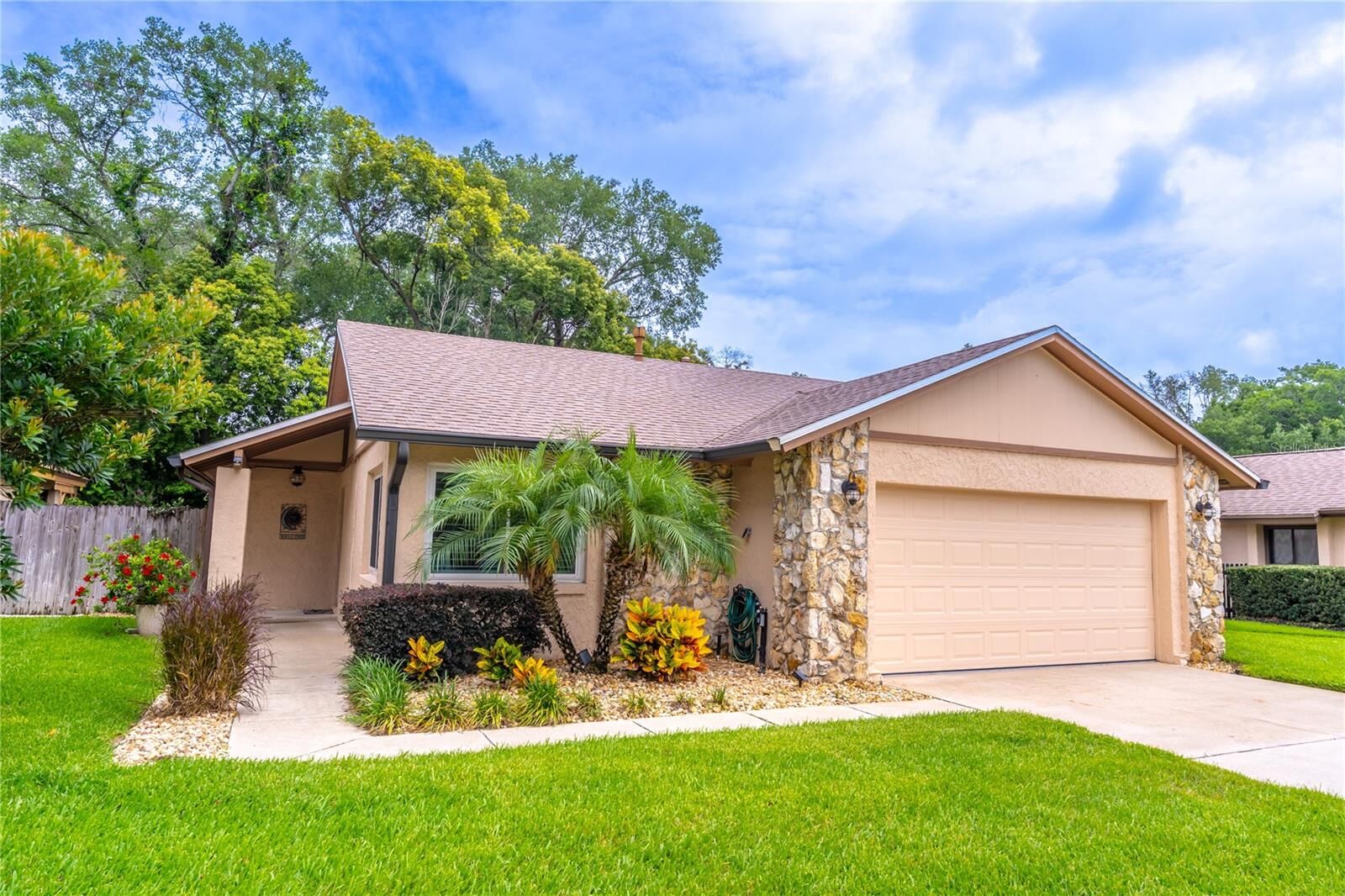 Property Photo: 638 Boniview Lane FL 32714