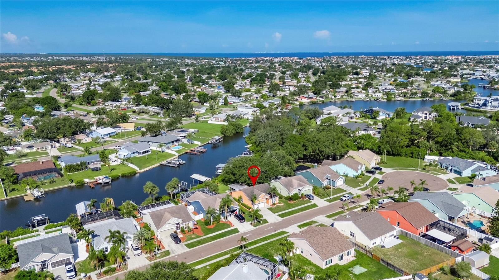 Property Photo: 318 Lookout Drive FL 33572