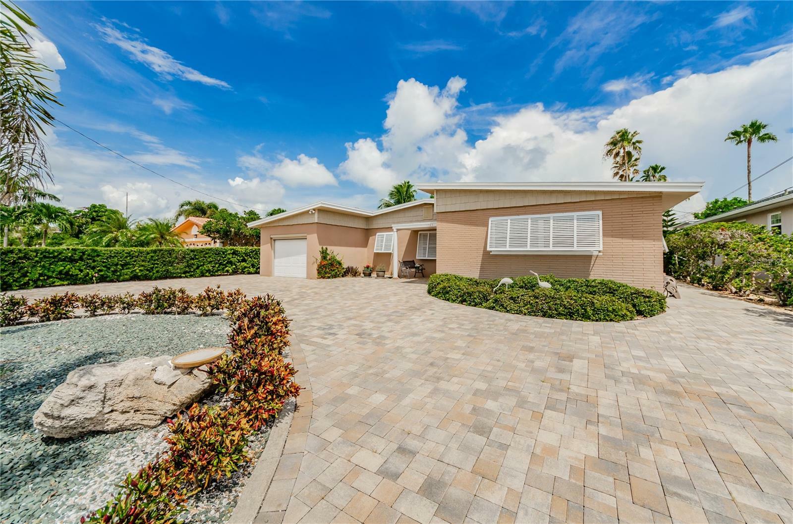 Property Photo: 1983 W Vina Del Mar Boulevard FL 33706