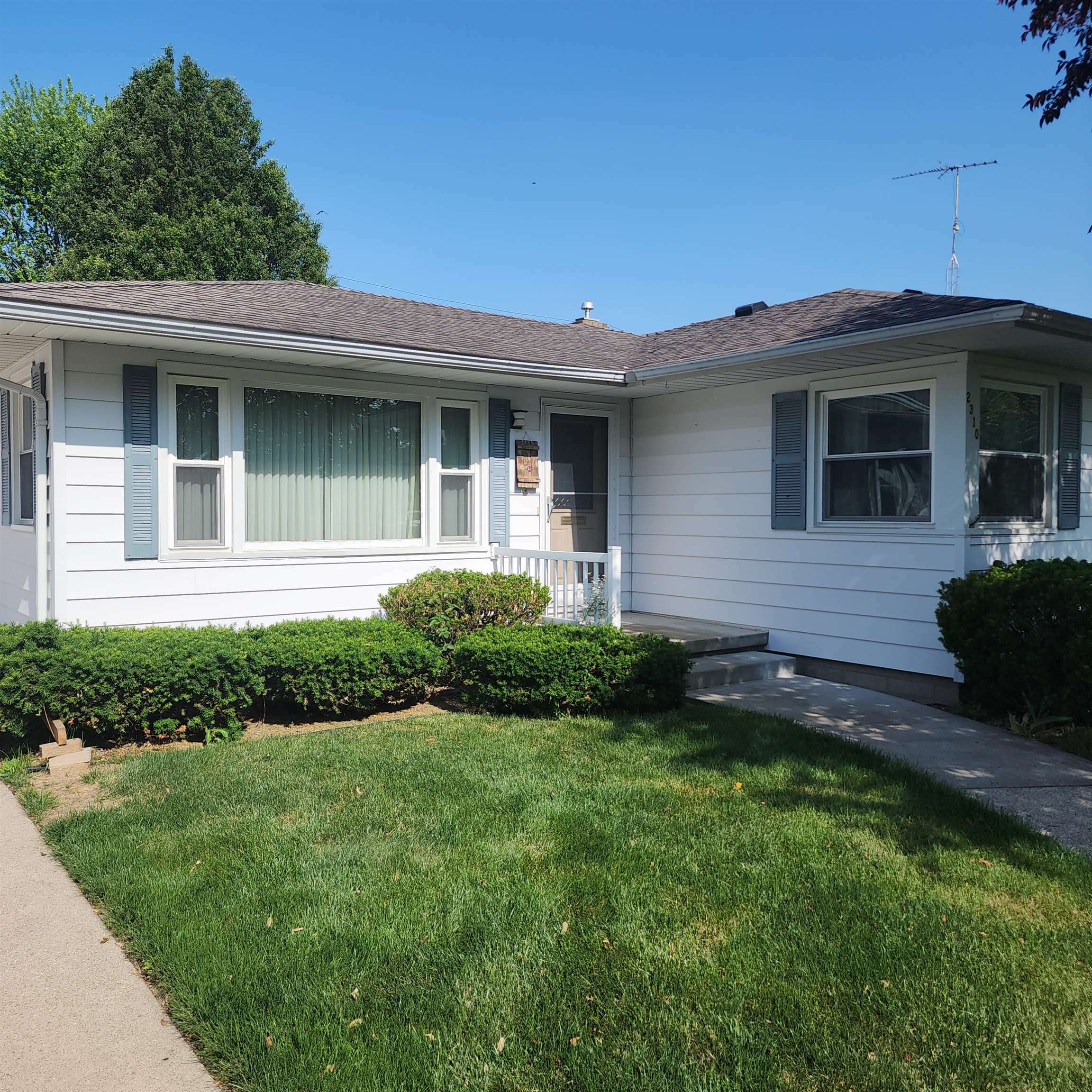 Property Photo:  2310 S Farragut Street  MI 48708 