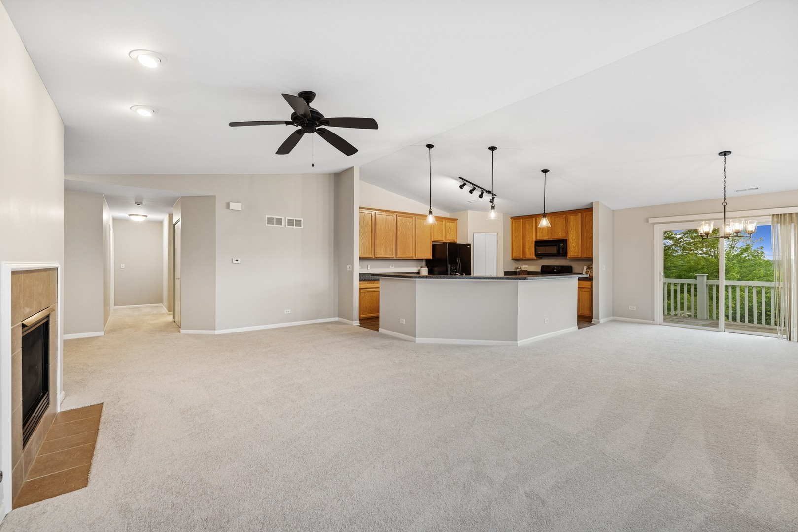 Property Photo: 2662 Loren Court 2662 IL 60102
