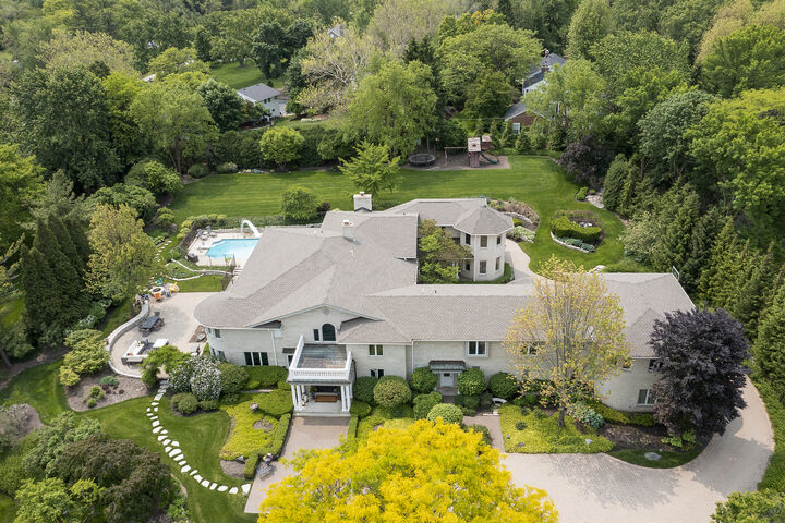 Property Photo:  1877 Banbury Road  IL 60067 