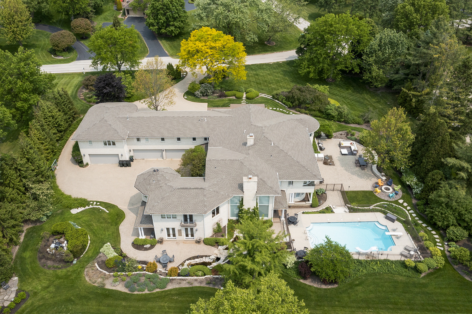 Property Photo: 1877 Banbury Road IL 60067