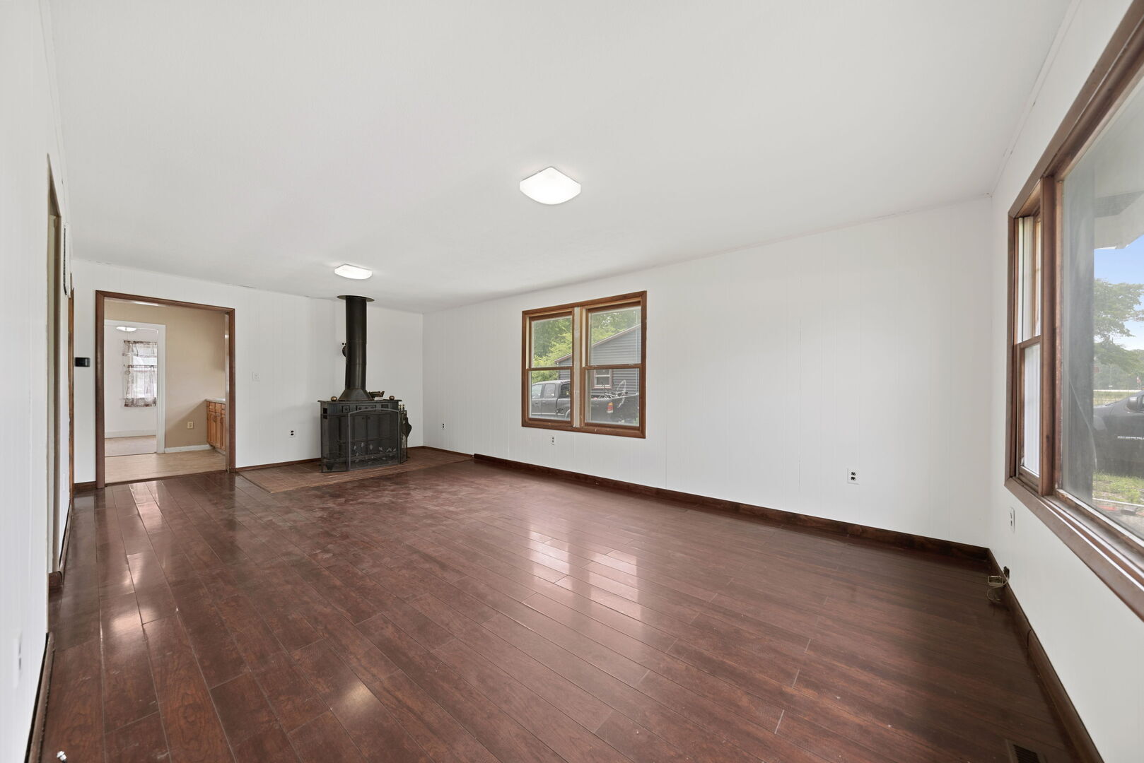 Property Photo: 5460 B W State Route 17 IL 60901