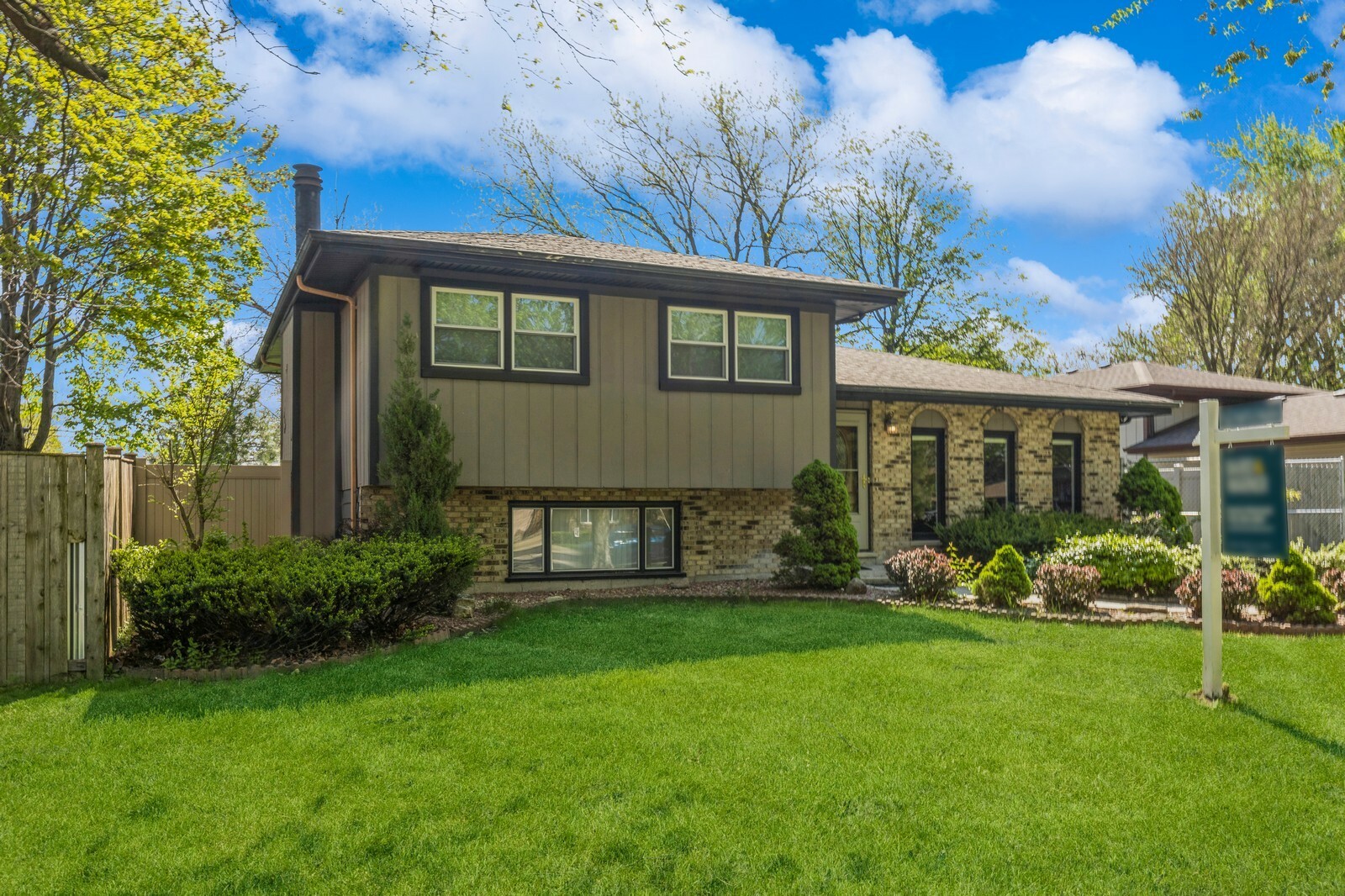 Property Photo: 912 Macgregor Road IL 60441