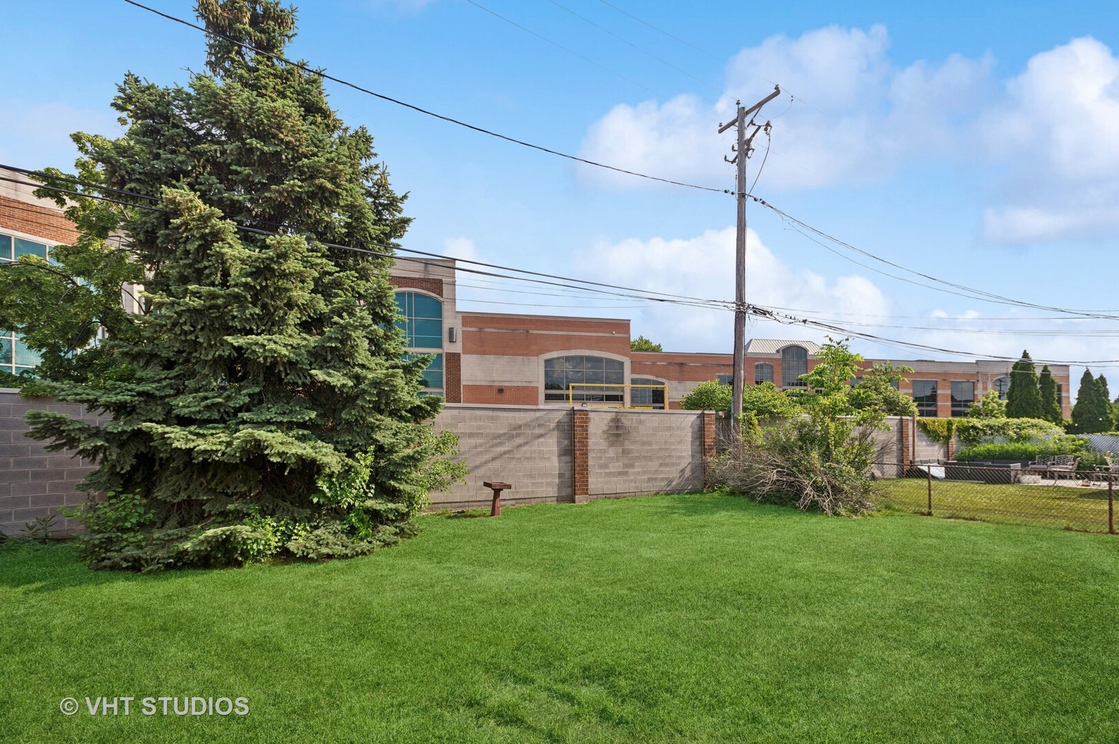 Property Photo: 7241 N McVicker Avenue IL 60646