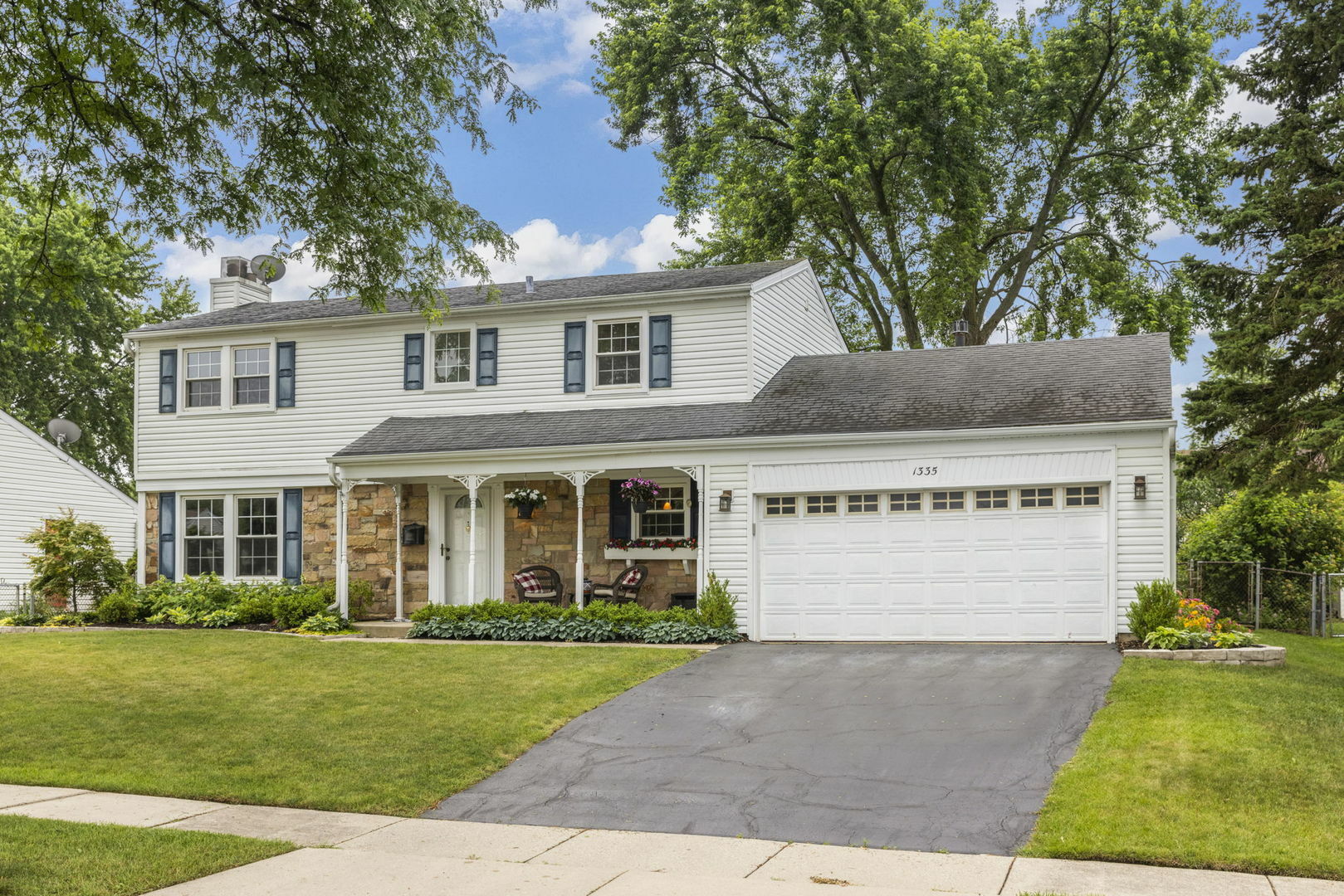 Property Photo:  1335 Chalfont Drive  IL 60194 