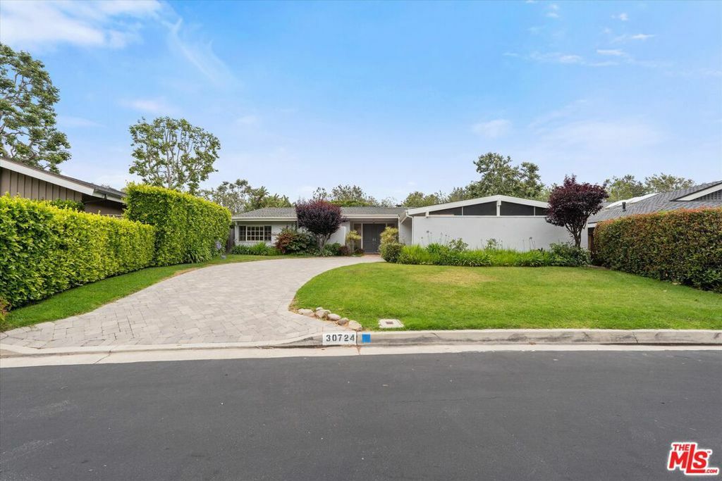 Property Photo:  30724 Manzano Drive  CA 90265 