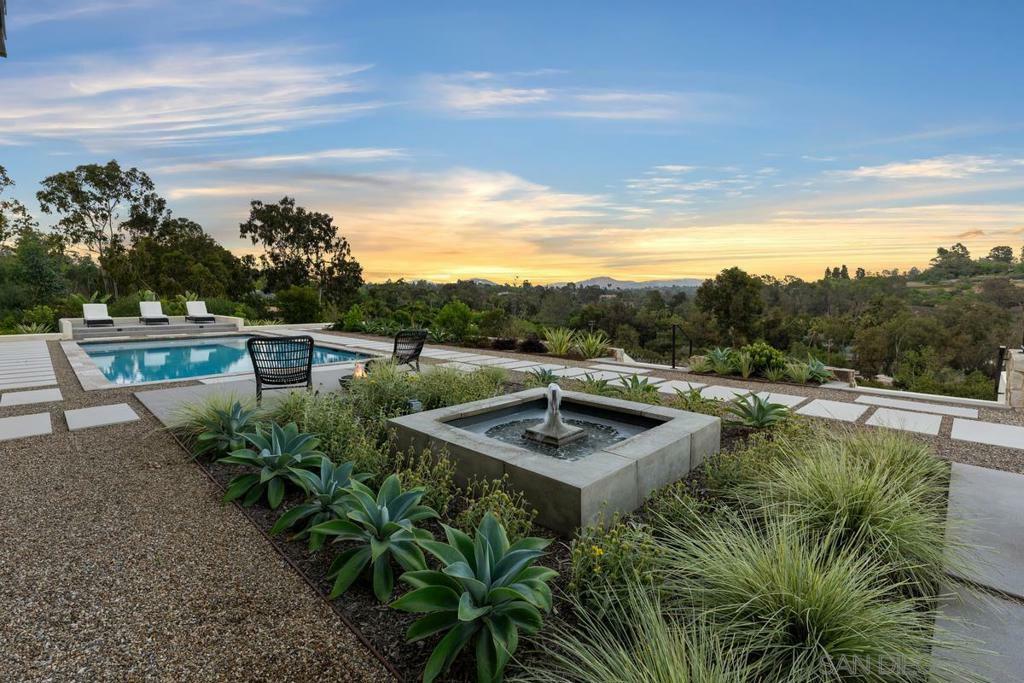 Property Photo:  4728 El Aspecto  CA 92067 