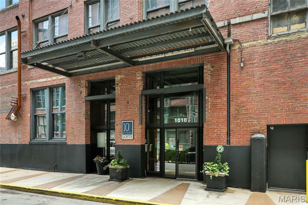 Property Photo: 1010 Saint Charles Street 402 MO 63101