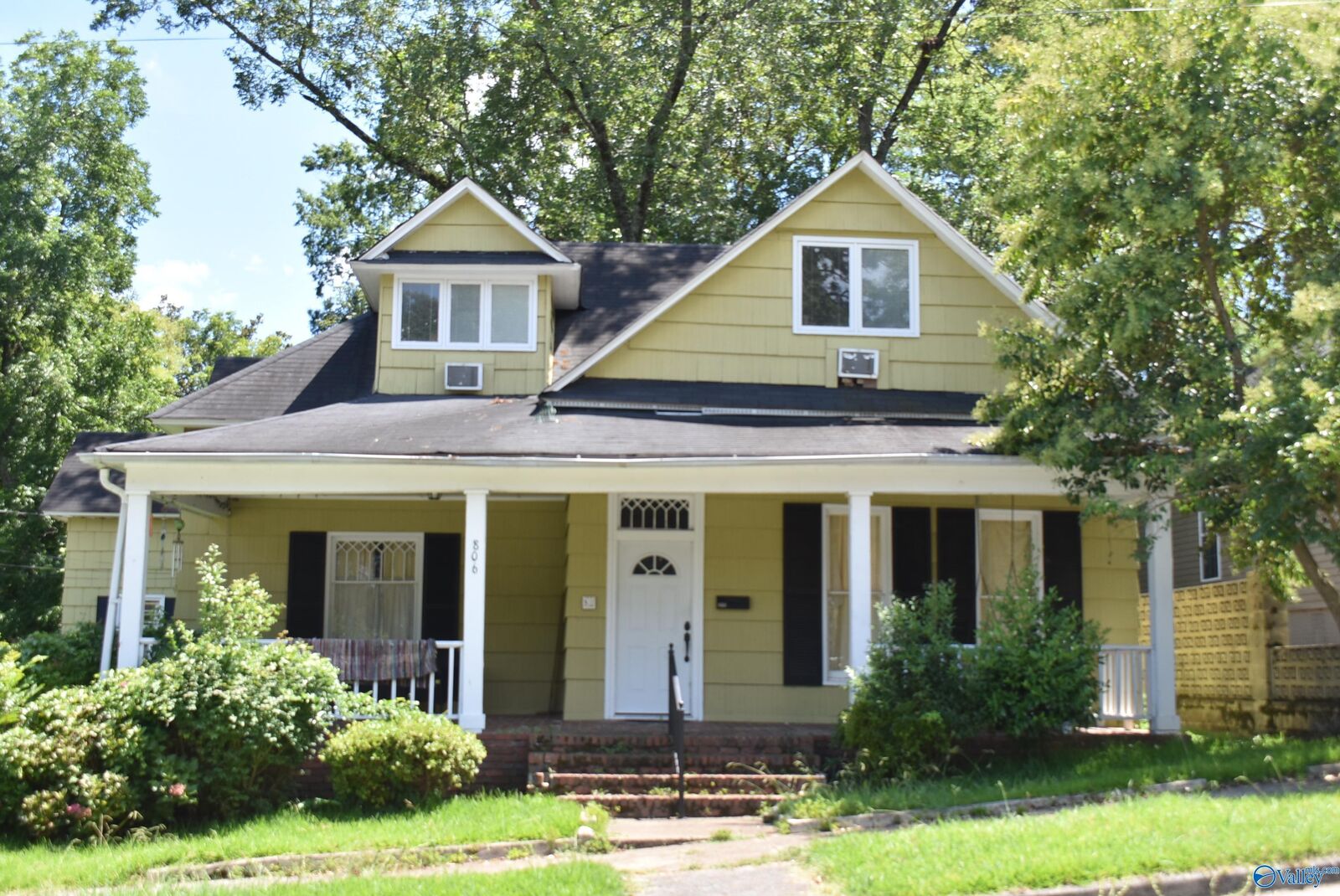 Property Photo: 806 Randall Street AL 35901