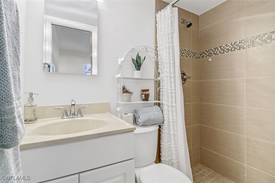 Property Photo: 1100 8th Avenue S 211B FL 34102