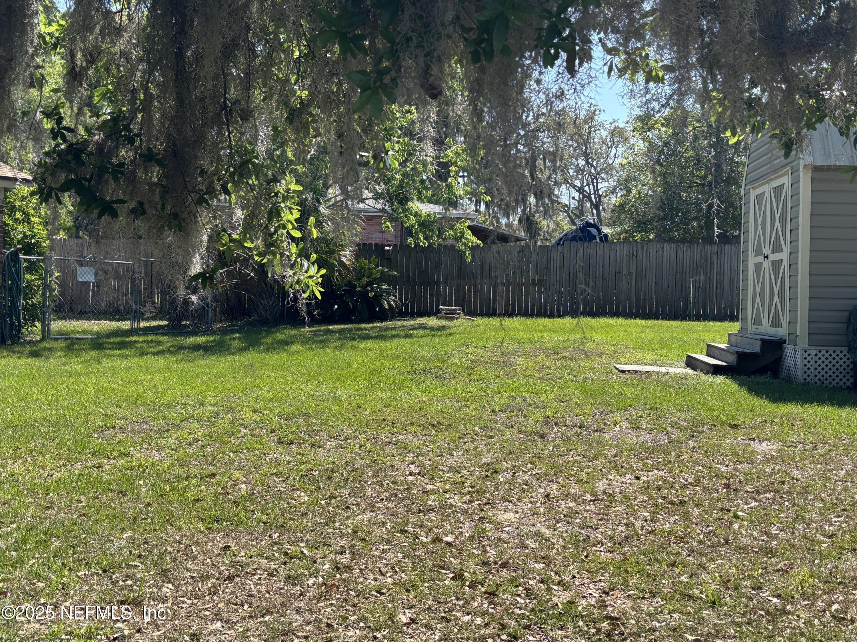 Property Photo: 408 Leo Court FL 32073