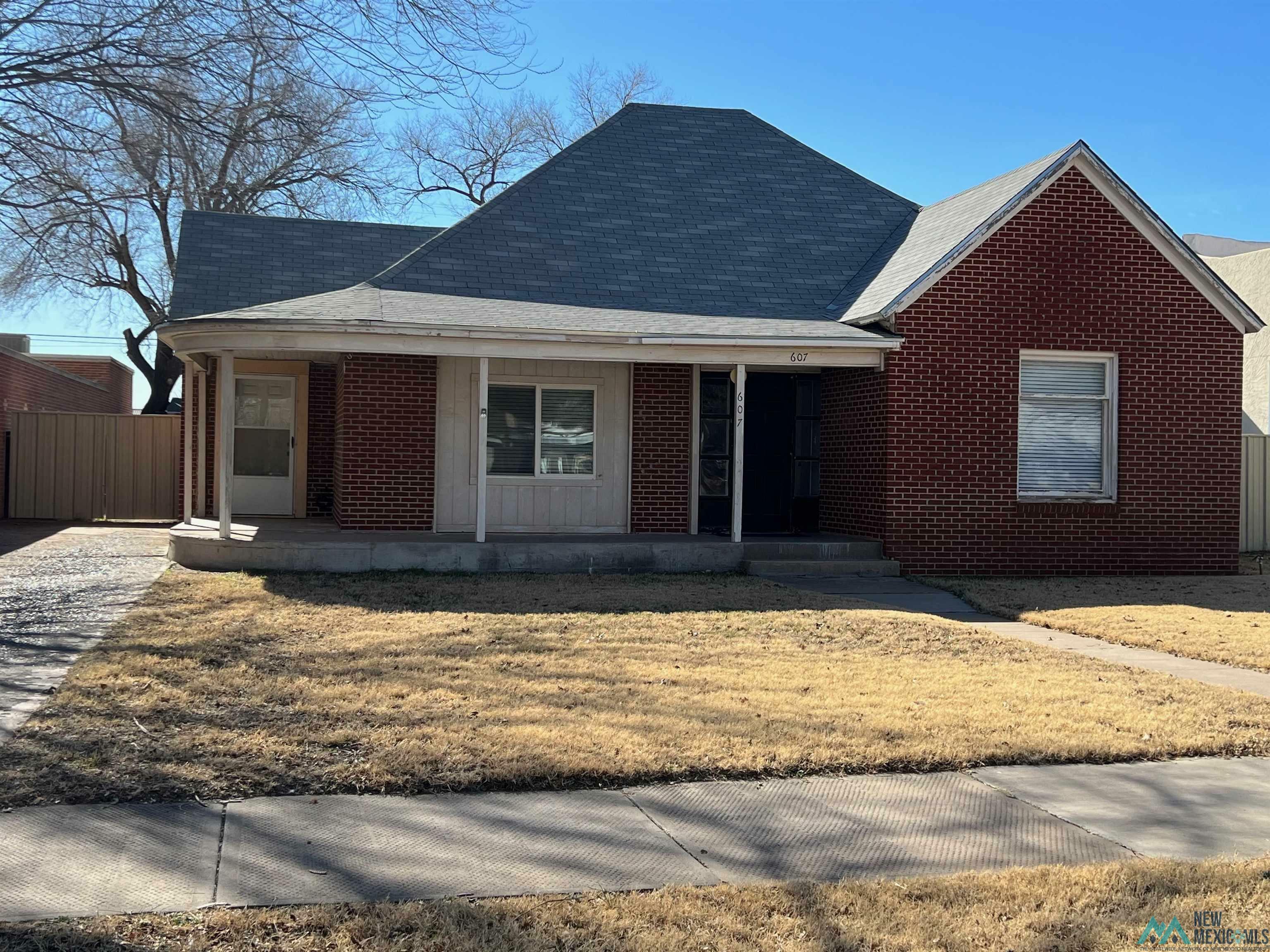 Property Photo: 607 W Grand Ave Avenue NM 88210