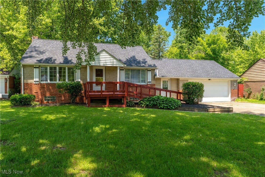 Property Photo: 374 Glendola Avenue NW OH 44483