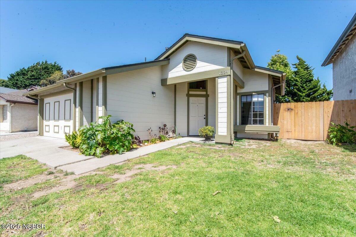 Property Photo: 1224 Primrose Court CA 93436