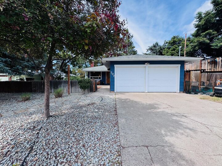 Property Photo: 707 W Oregon Avenue OR 97601