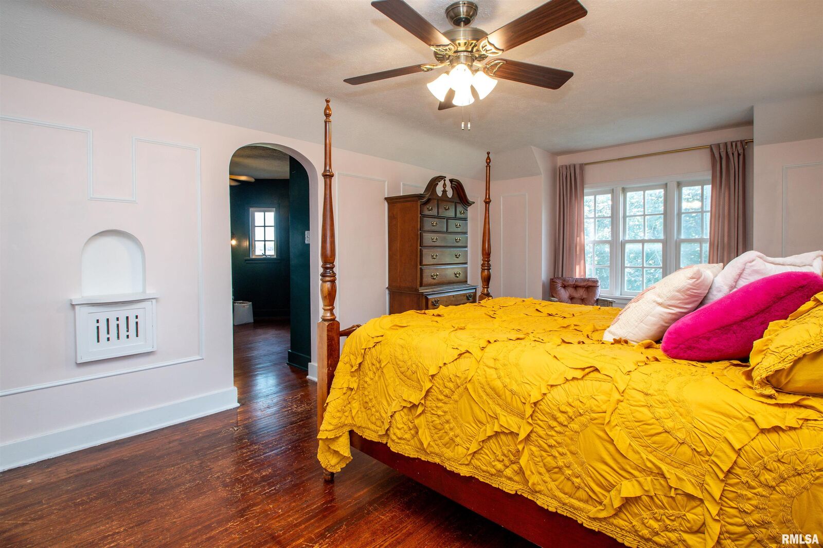 Property Photo: 3316 N Biltmore Avenue IL 61604