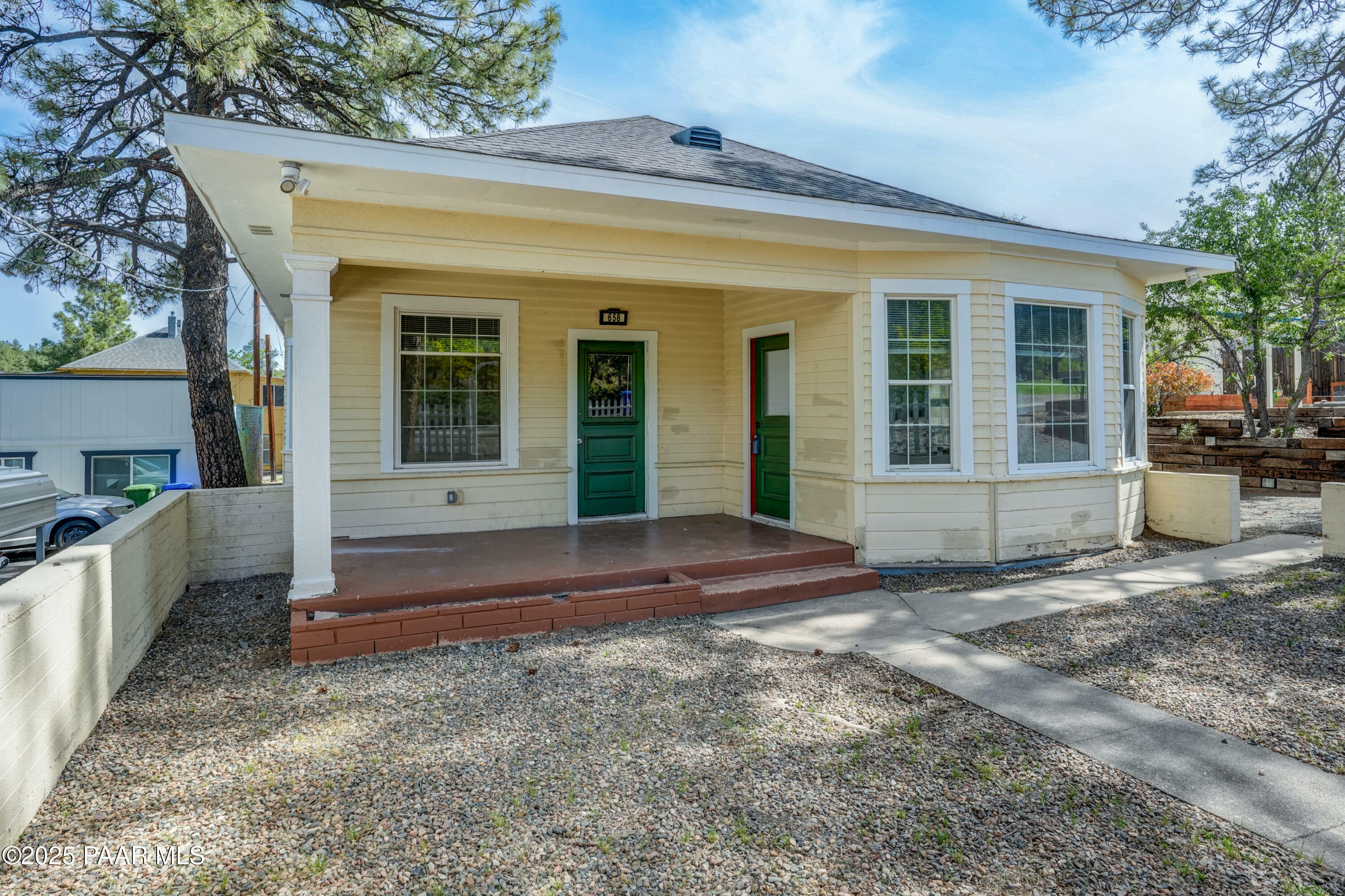 Property Photo: 658 W Gurley Street AZ 86305