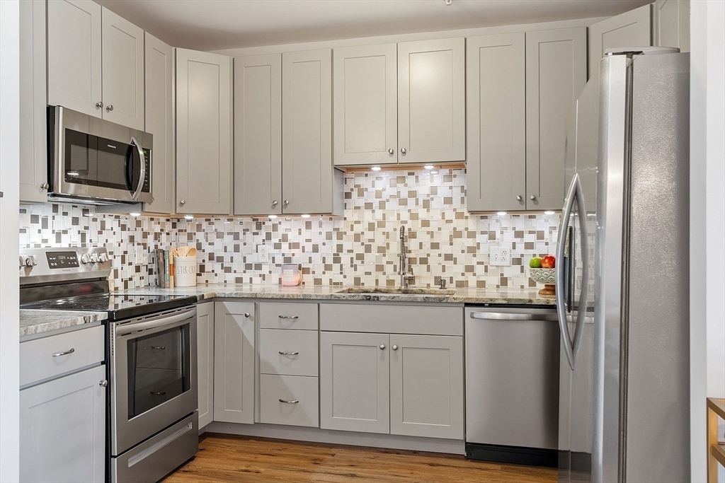 Property Photo: 4 Harvest Drive 225 MA 01845