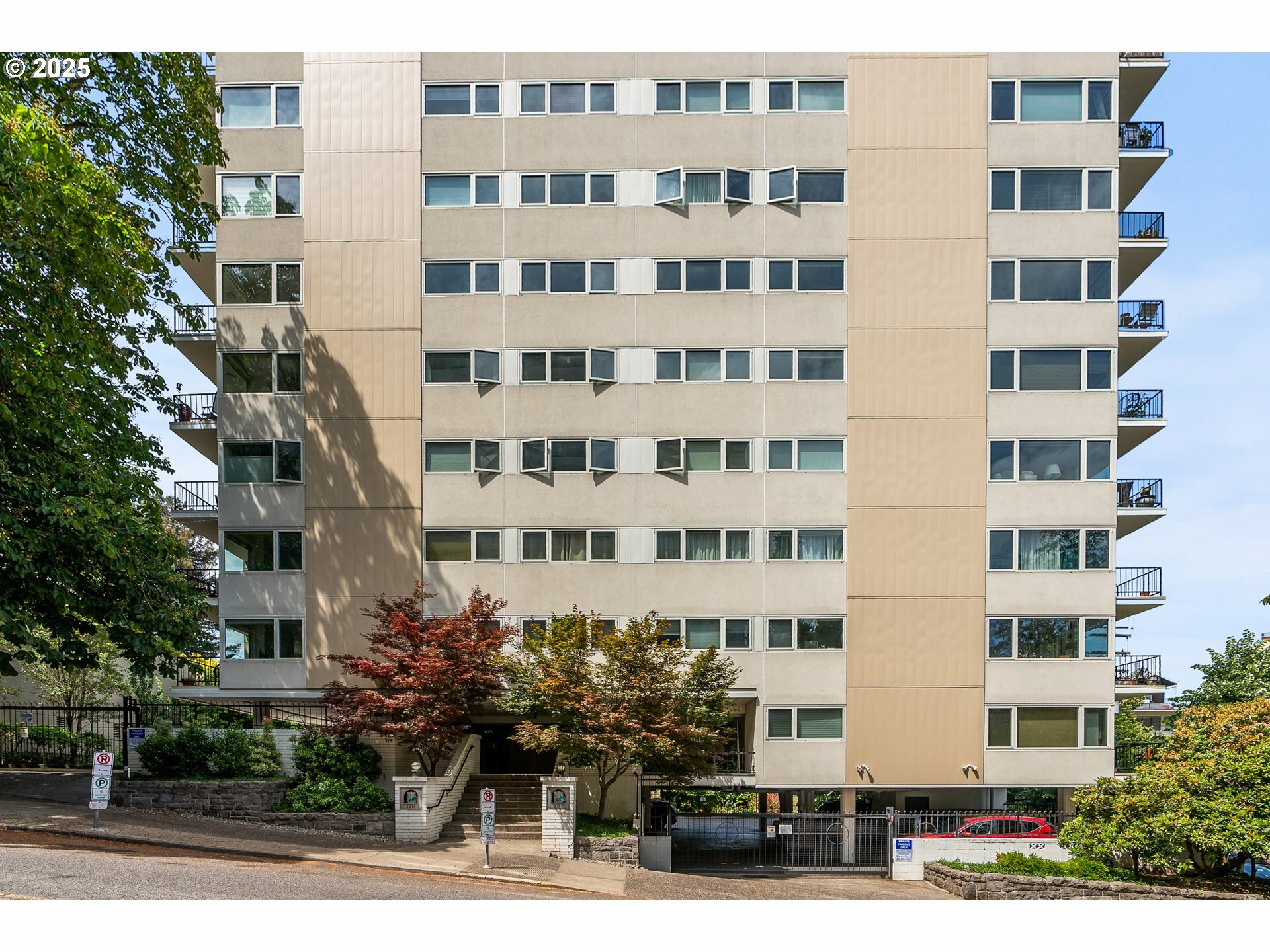 2211 SW Park Pl  Portland OR 97205 photo