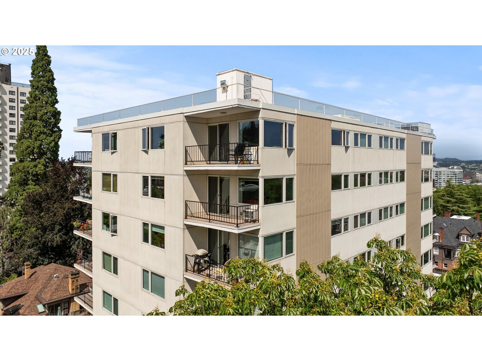 Property Photo:  2211 SW Park Pl 903  OR 97205 